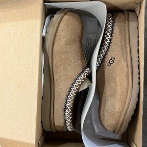 UGG Tasman